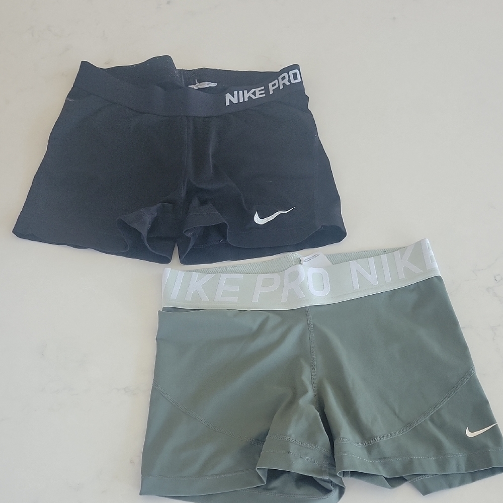 Nike Pro Black and Green Shorts Set